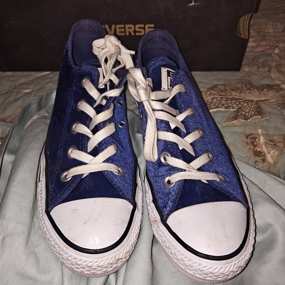 Women's Converse Blue Velvet All-Stars Sz 6